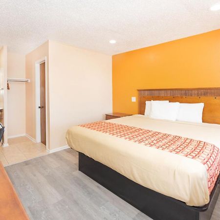 Regency Inn Hondo Экстерьер фото