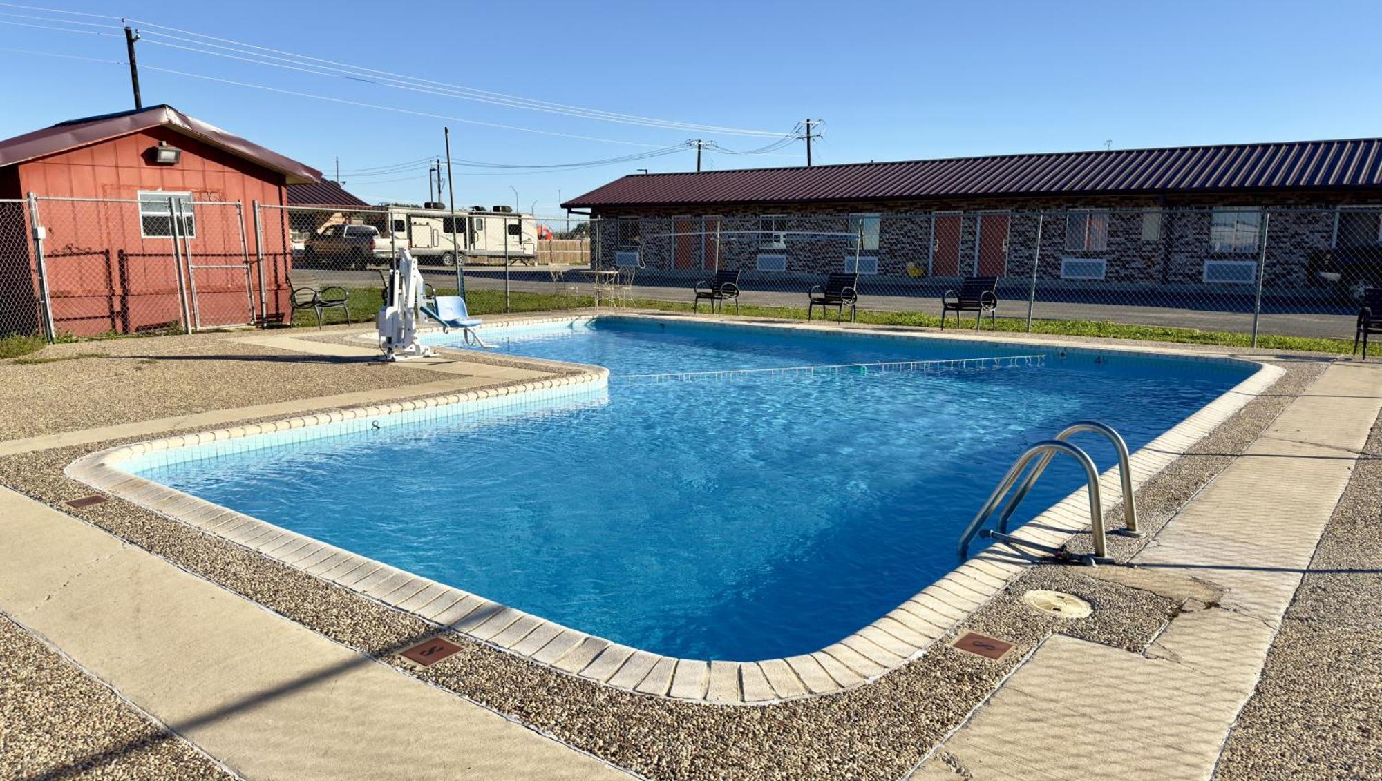 Regency Inn Hondo Экстерьер фото