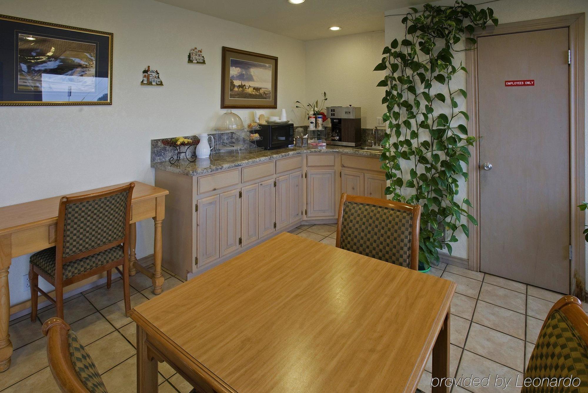 Regency Inn Hondo Ресторан фото