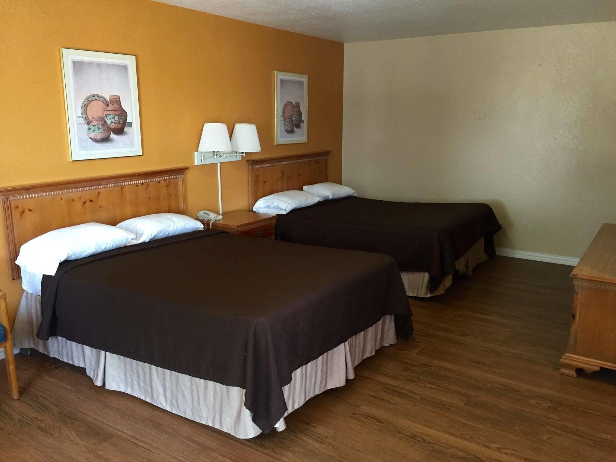 Regency Inn Hondo Экстерьер фото